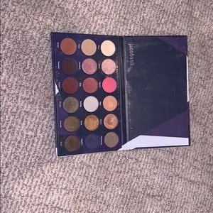 Jacob and Eli eyeshadow pallet